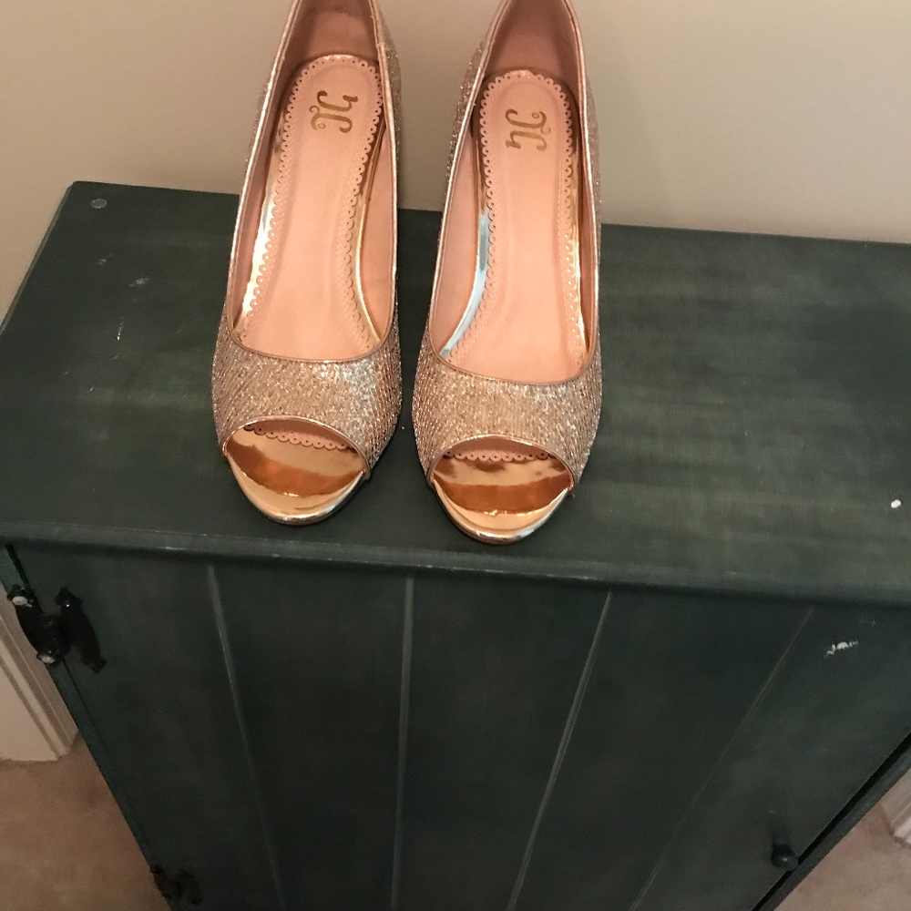 JC - Gold sequin peep toe wedge - Size 11